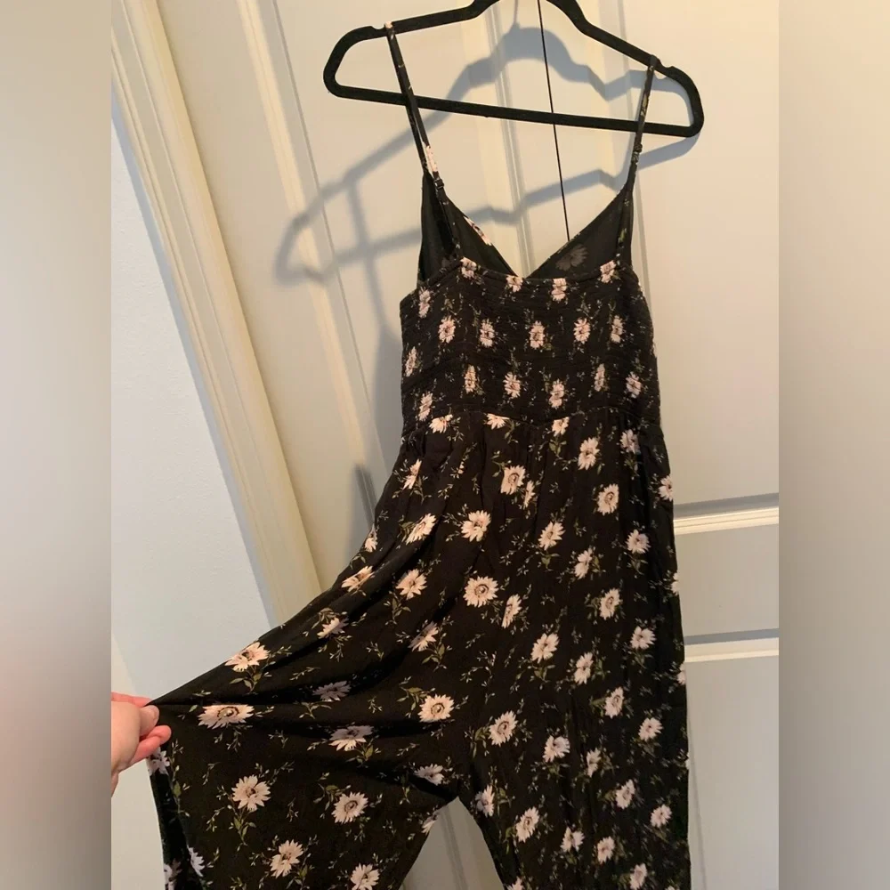 American Eagle Outfitters Floral Jumpsuit L Short - Picture 3 of 8